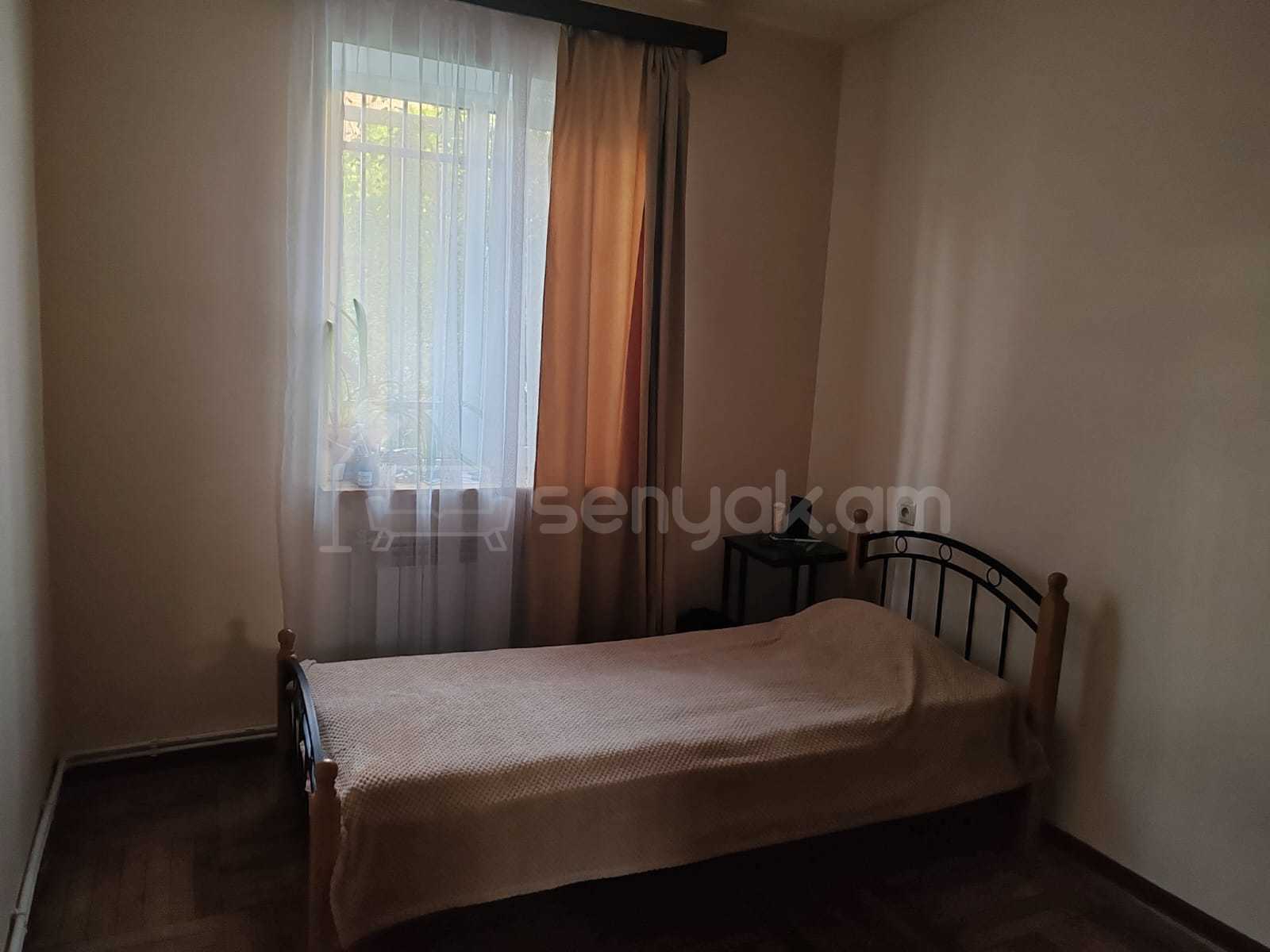 4 Սենյականոց Բնակարան Քարե Շենքում, 109քմ, 1/5 հարկ, Կապիտալ Վերանորոգված