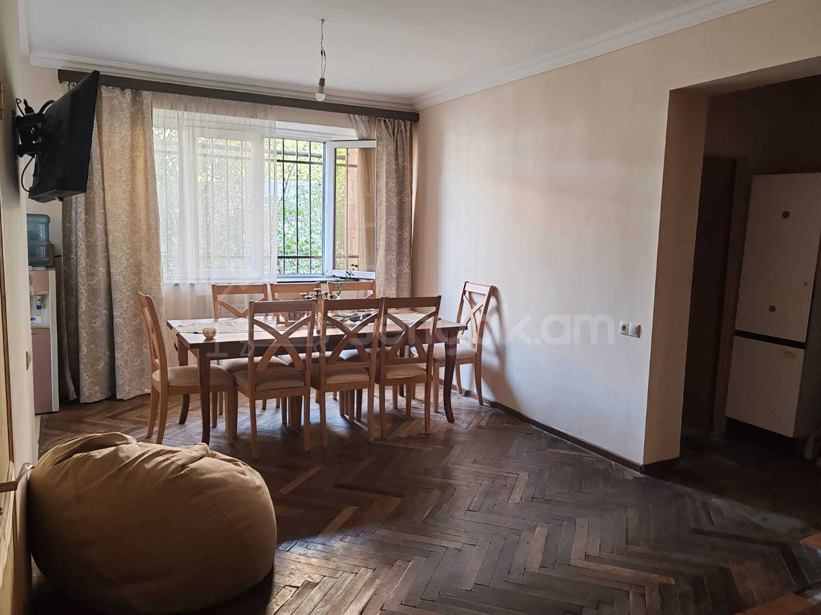 4 Սենյականոց Բնակարան Քարե Շենքում, 109քմ, 1/5 հարկ, Կապիտալ Վերանորոգված