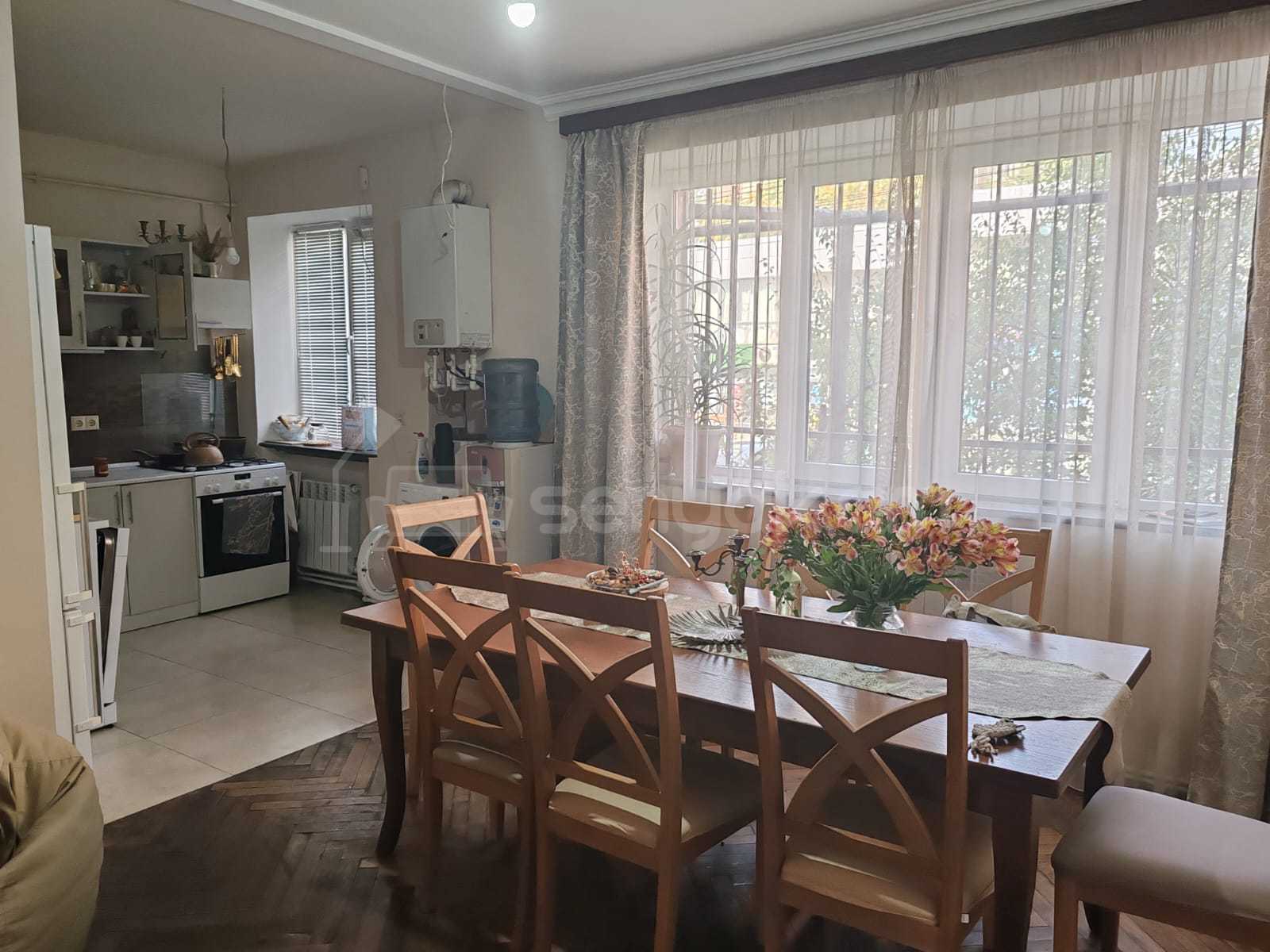 4 Սենյականոց Բնակարան Քարե Շենքում, 109քմ, 1/5 հարկ, Կապիտալ Վերանորոգված