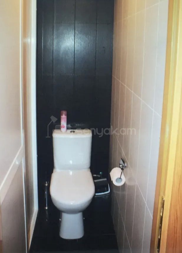 2 Սենյականոց Բնակարան Քարե Շենքում, 50քմ, 3/9 հարկ, Նորմալ Վիճակում, Կահավորված, Արևկող