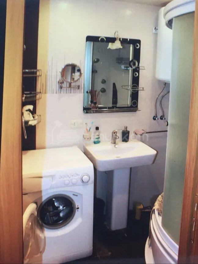 2 Սենյականոց Բնակարան Քարե Շենքում, 50քմ, 3/9 հարկ, Նորմալ Վիճակում, Կահավորված, Արևկող