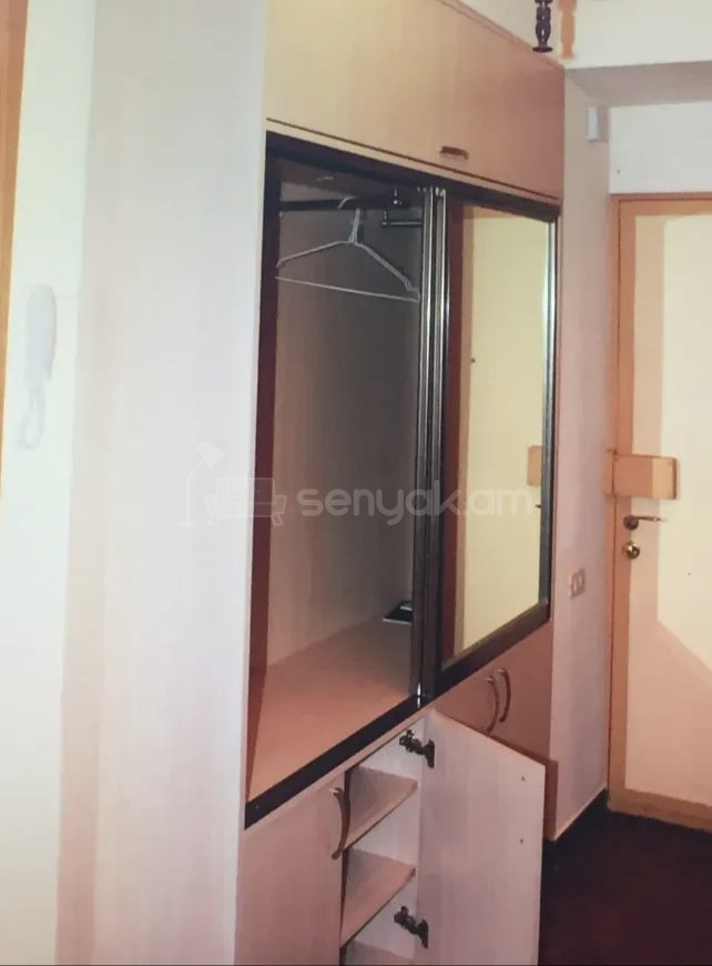 2 Սենյականոց Բնակարան Քարե Շենքում, 50քմ, 3/9 հարկ, Նորմալ Վիճակում, Կահավորված, Արևկող