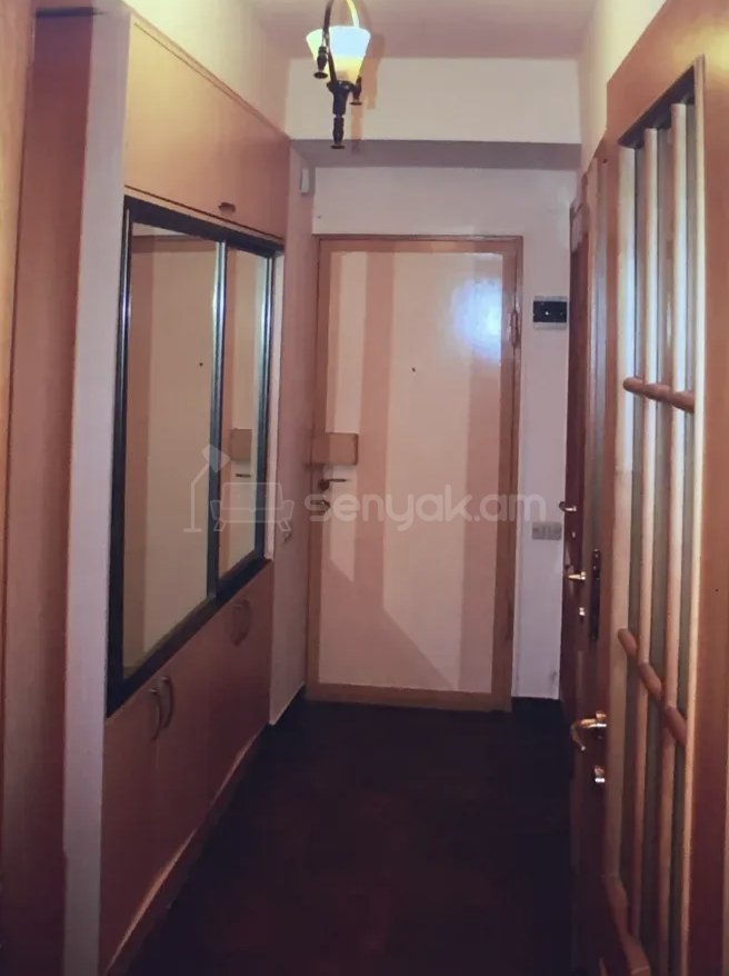 2 Սենյականոց Բնակարան Քարե Շենքում, 50քմ, 3/9 հարկ, Նորմալ Վիճակում, Կահավորված, Արևկող