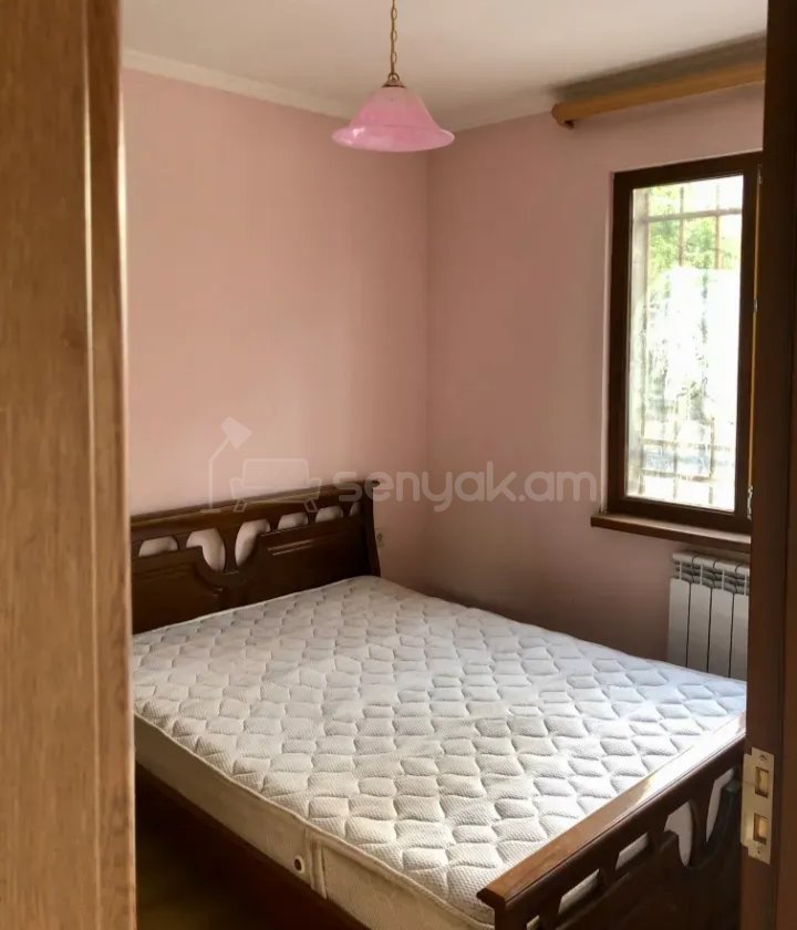 3 Սենյականոց Բնակարան Քարե Շենքում, 78քմ, 1/1 հարկ, Նորմալ Վիճակում, Կահավորված