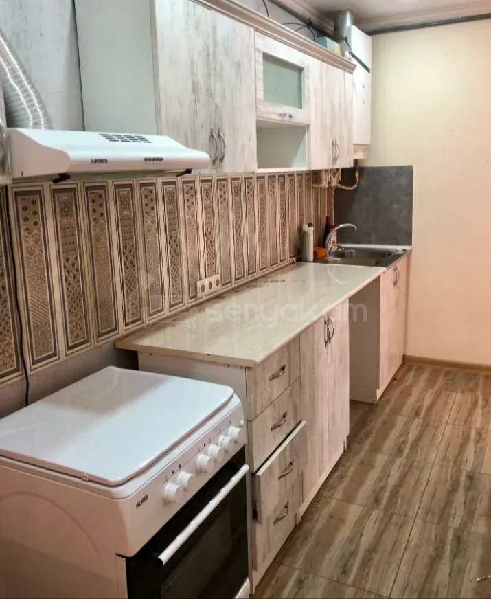 3 Սենյականոց Բնակարան Քարե Շենքում, 78քմ, 1/1 հարկ, Նորմալ Վիճակում, Կահավորված