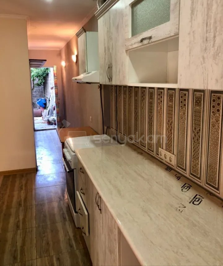 3 Սենյականոց Բնակարան Քարե Շենքում, 78քմ, 1/1 հարկ, Նորմալ Վիճակում, Կահավորված