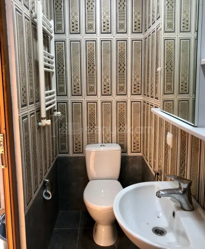 3 Սենյականոց Բնակարան Քարե Շենքում, 78քմ, 1/1 հարկ, Նորմալ Վիճակում, Կահավորված