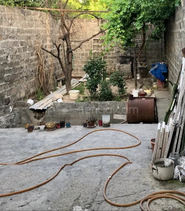 3 Սենյականոց Բնակարան Քարե Շենքում, 78քմ, 1/1 հարկ, Նորմալ Վիճակում, Կահավորված