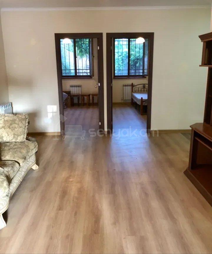 3 Սենյականոց Բնակարան Քարե Շենքում, 78քմ, 1/1 հարկ, Նորմալ Վիճակում, Կահավորված