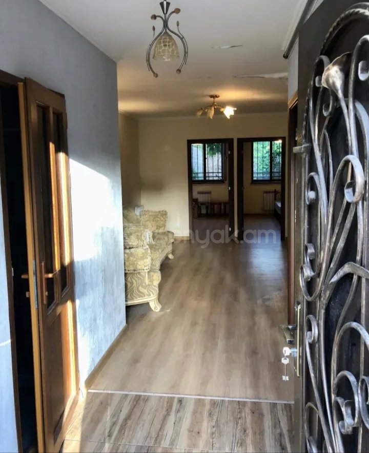 3 Սենյականոց Բնակարան Քարե Շենքում, 78քմ, 1/1 հարկ, Նորմալ Վիճակում, Կահավորված