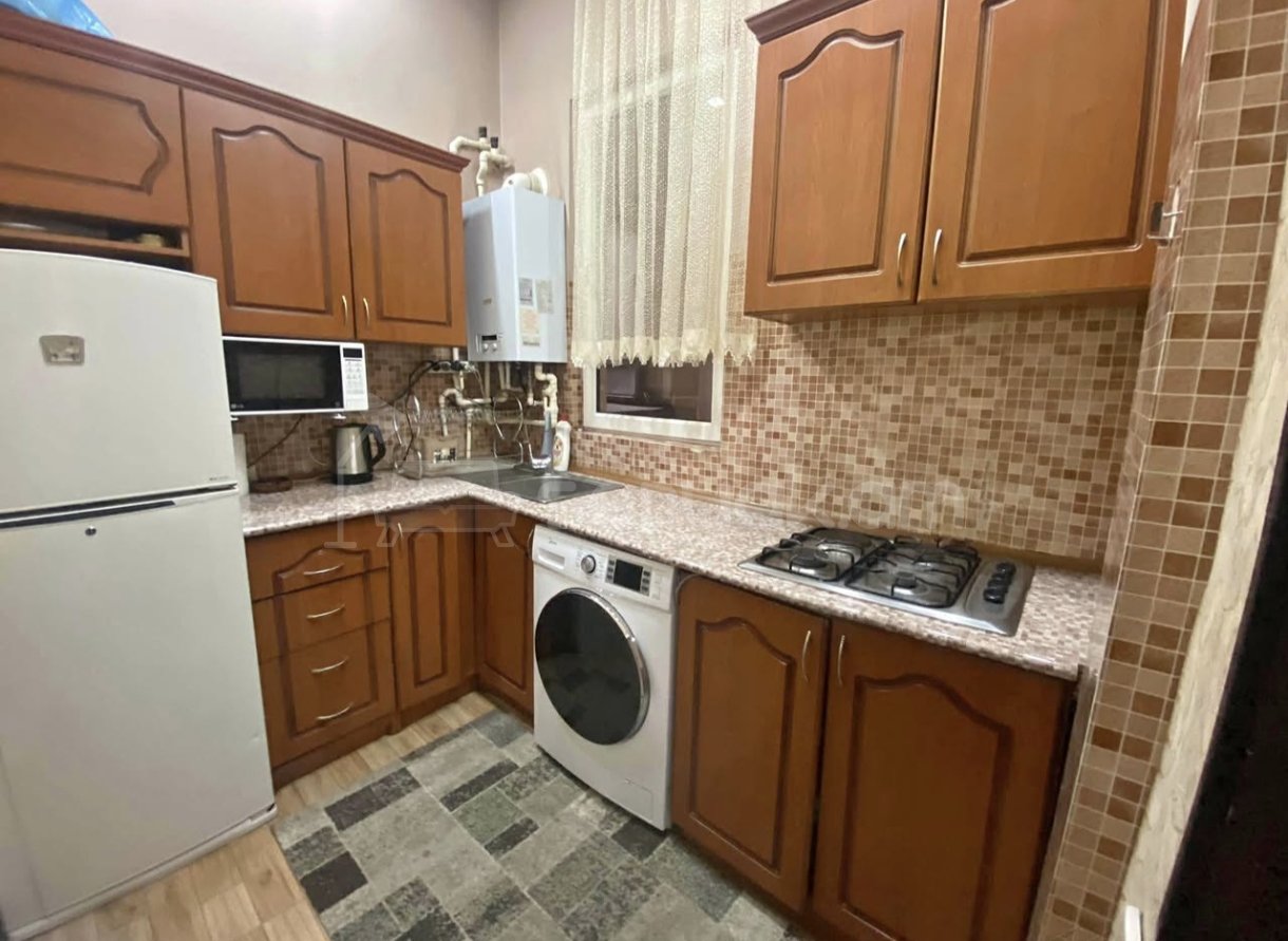 3 Սենյականոց Բնակարան Քարե Շենքում, 78քմ, 1/1 հարկ, Նորմալ Վիճակում, Կահավորված