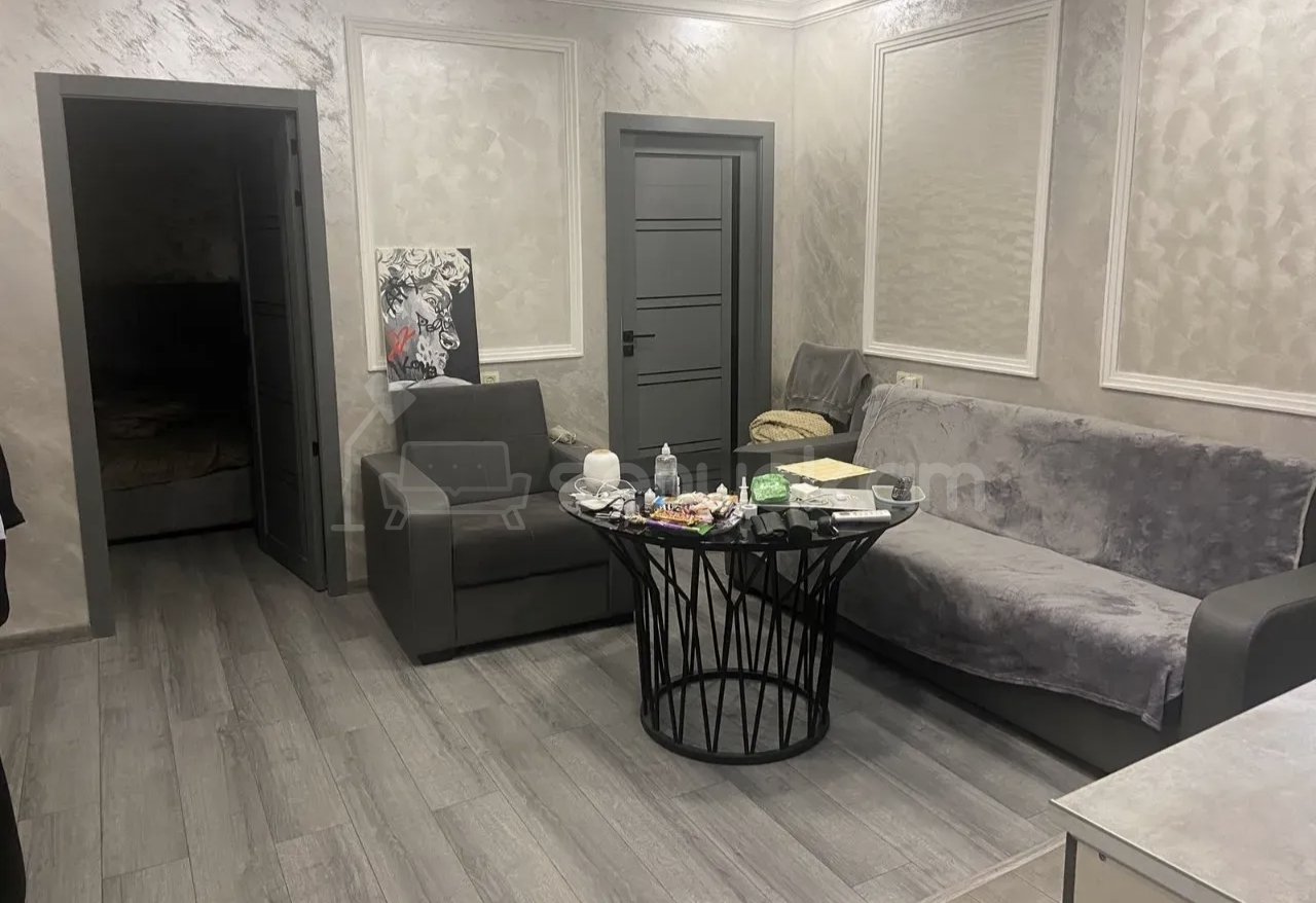 3 Սենյականոց Բնակարան Քարե Շենքում, 62քմ, 1/1 հարկ, Կապիտալ Վերանորոգված, Կահավորված