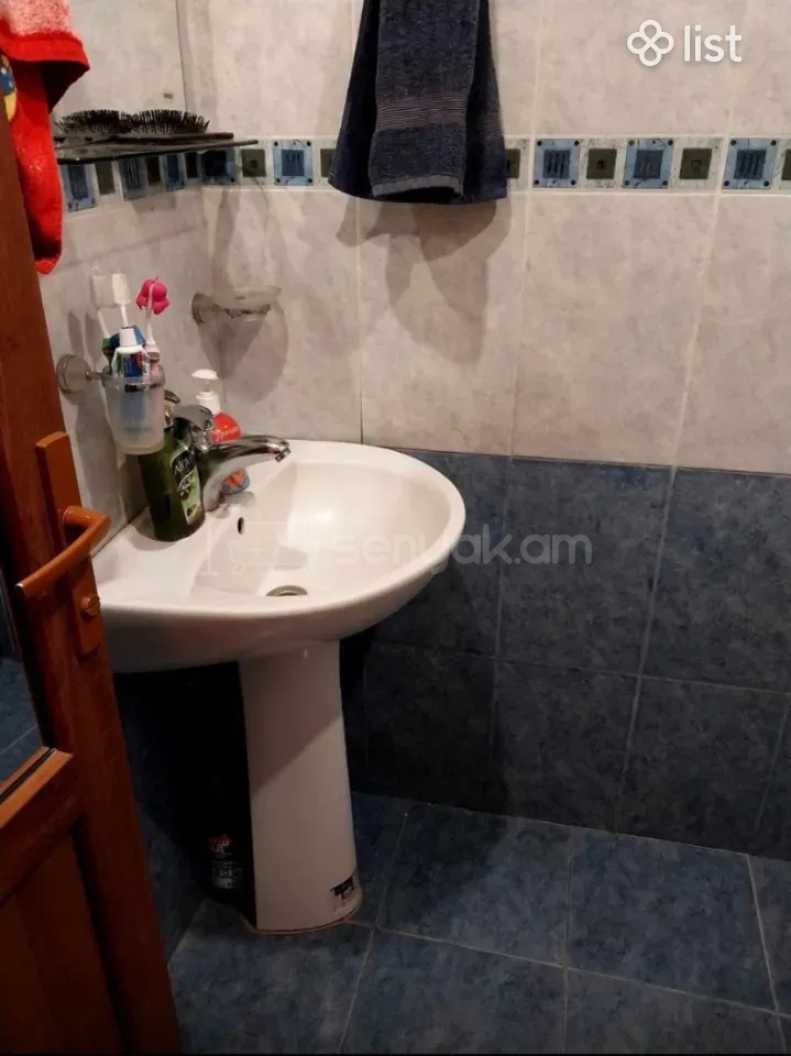 1 Սենյականոց Բնակարան Քարե Շենքում, 52քմ, 4/9 հարկ, Նորմալ Վիճակում, Կահավորված