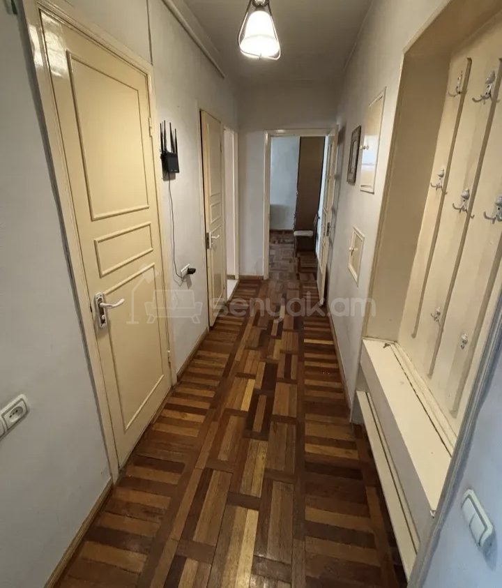 2 Սենյականոց Բնակարան Քարե Շենքում, 56քմ, 3/5 հարկ, Նորմալ Վիճակում, Կահավորված