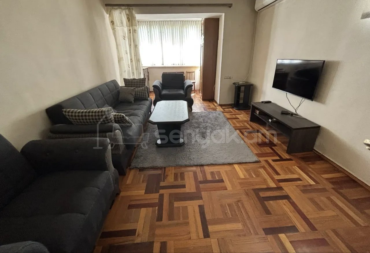 2 Սենյականոց Բնակարան Քարե Շենքում, 56քմ, 3/5 հարկ, Նորմալ Վիճակում, Կահավորված