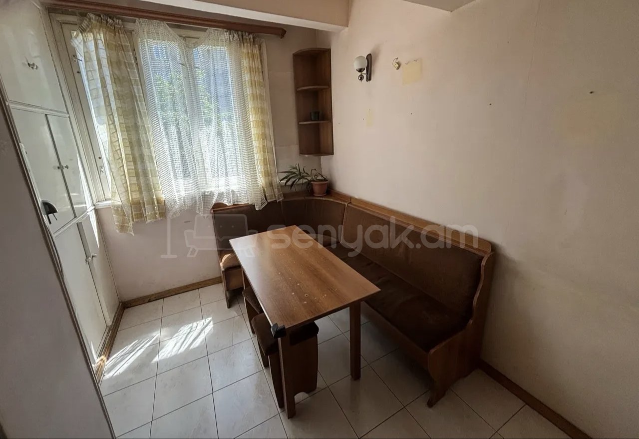 2 Սենյականոց Բնակարան Քարե Շենքում, 56քմ, 3/5 հարկ, Նորմալ Վիճակում, Կահավորված