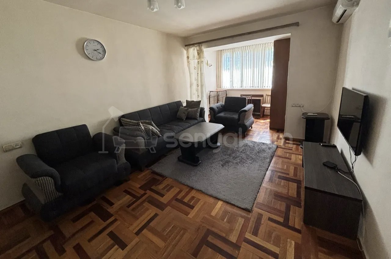 2 Սենյականոց Բնակարան Քարե Շենքում, 56քմ, 3/5 հարկ, Նորմալ Վիճակում, Կահավորված