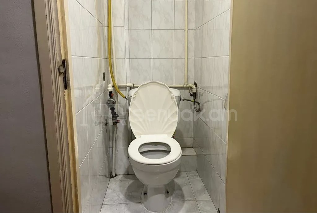 2 Սենյականոց Բնակարան Քարե Շենքում, 56քմ, 3/5 հարկ, Նորմալ Վիճակում, Կահավորված