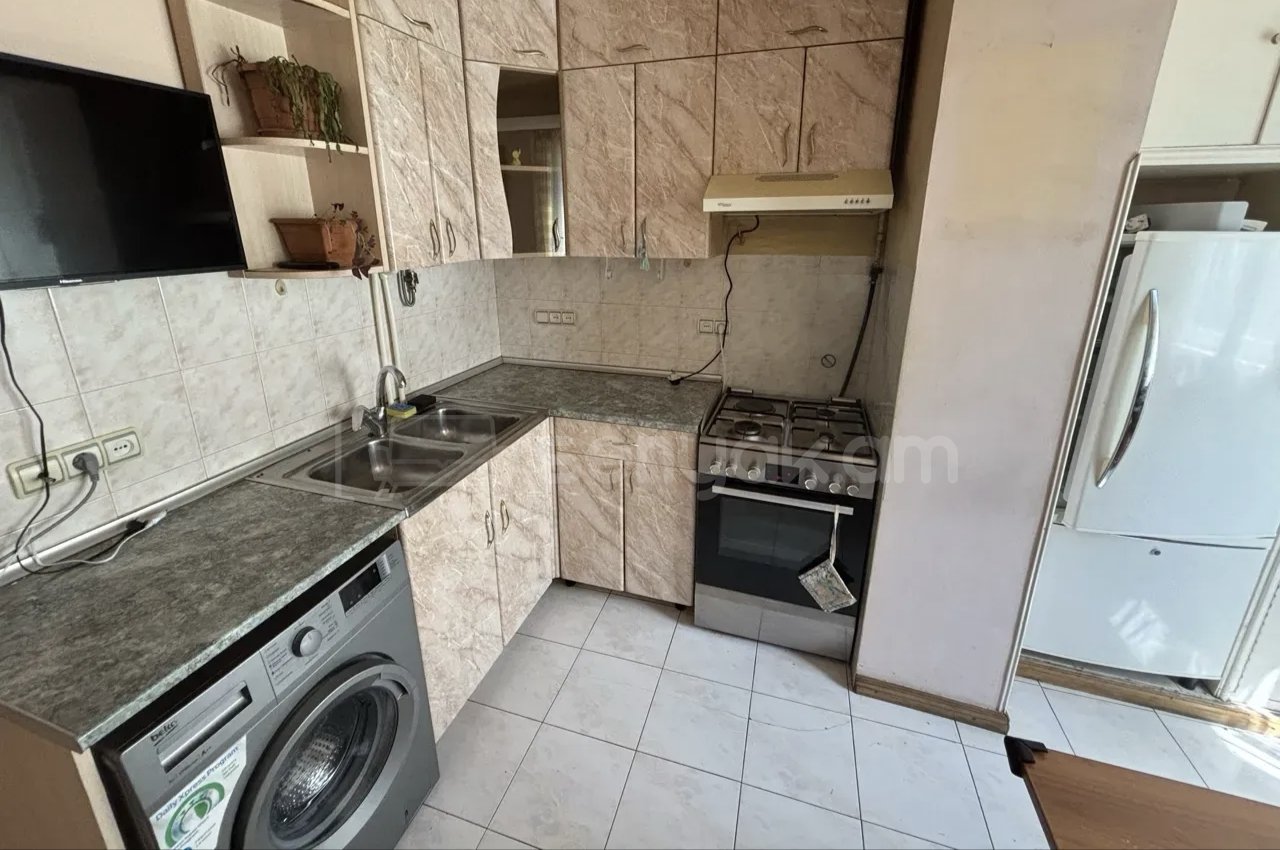 2 Սենյականոց Բնակարան Քարե Շենքում, 56քմ, 3/5 հարկ, Նորմալ Վիճակում, Կահավորված