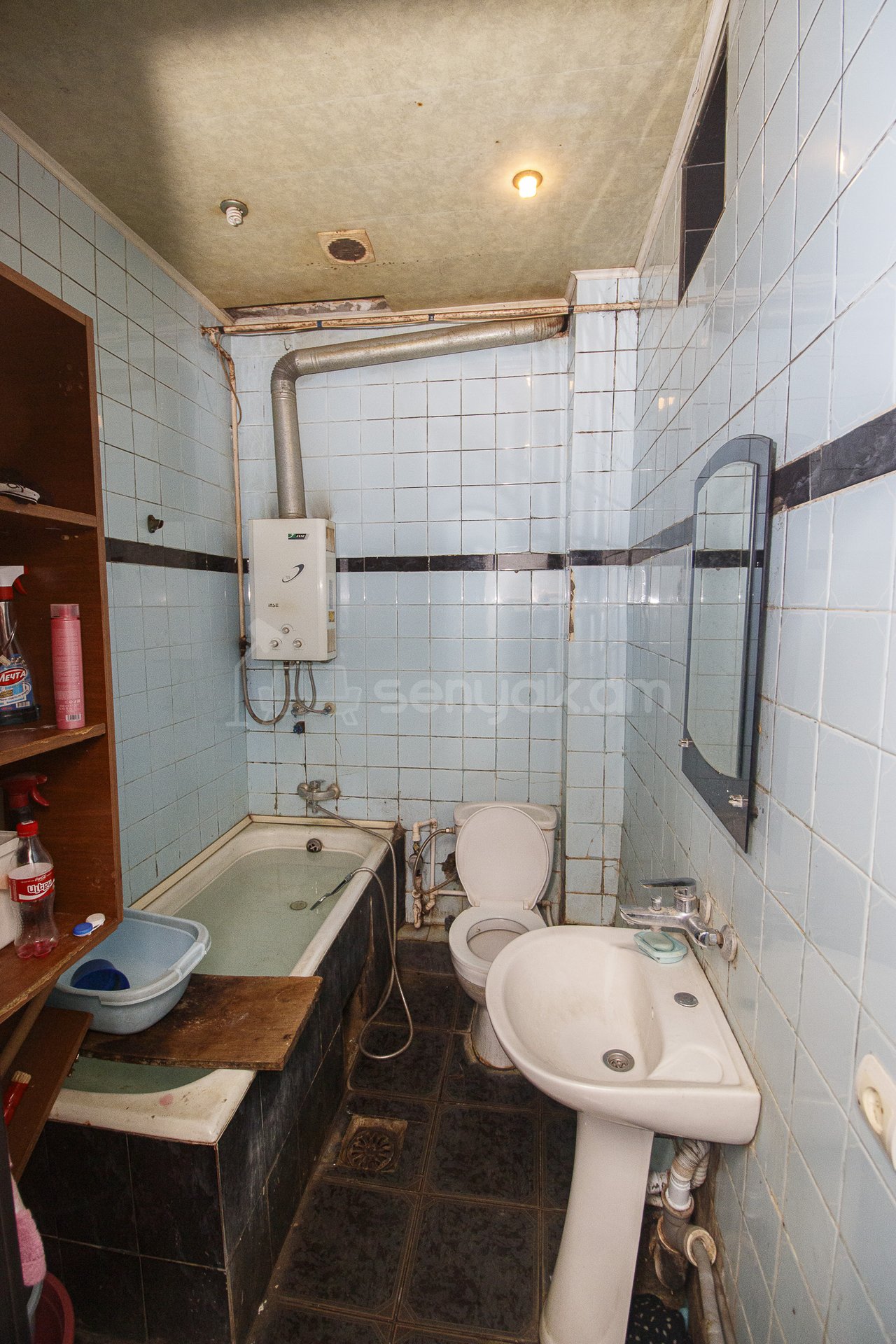 2 Սենյականոց Բնակարան Քարե Շենքում, 60քմ, 4/4 հարկ, Պետական Վիճակում