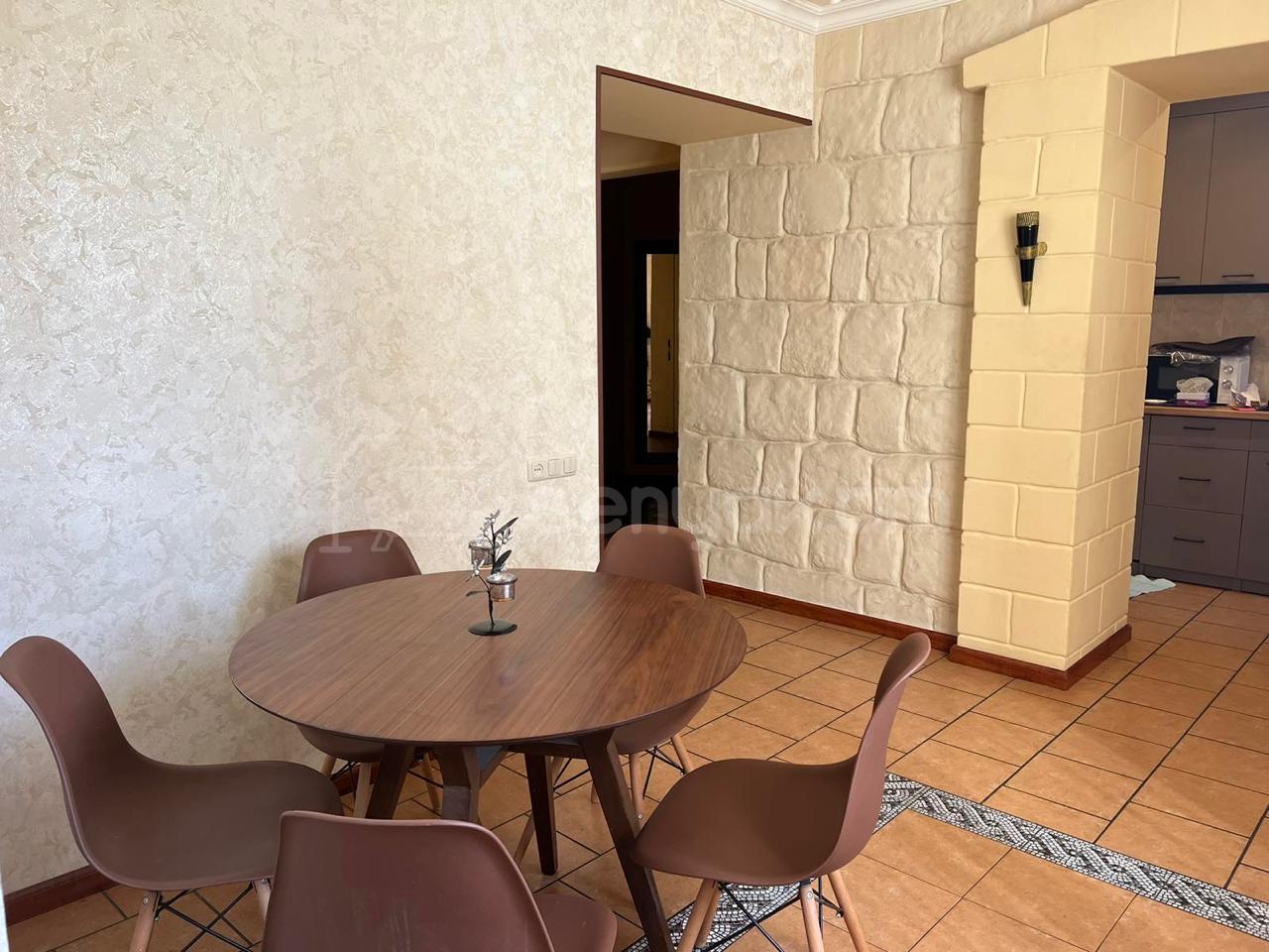 3 Սենյականոց Բնակարան, 75քմ, 1/4 հարկ, Կապիտալ Վերանորոգված