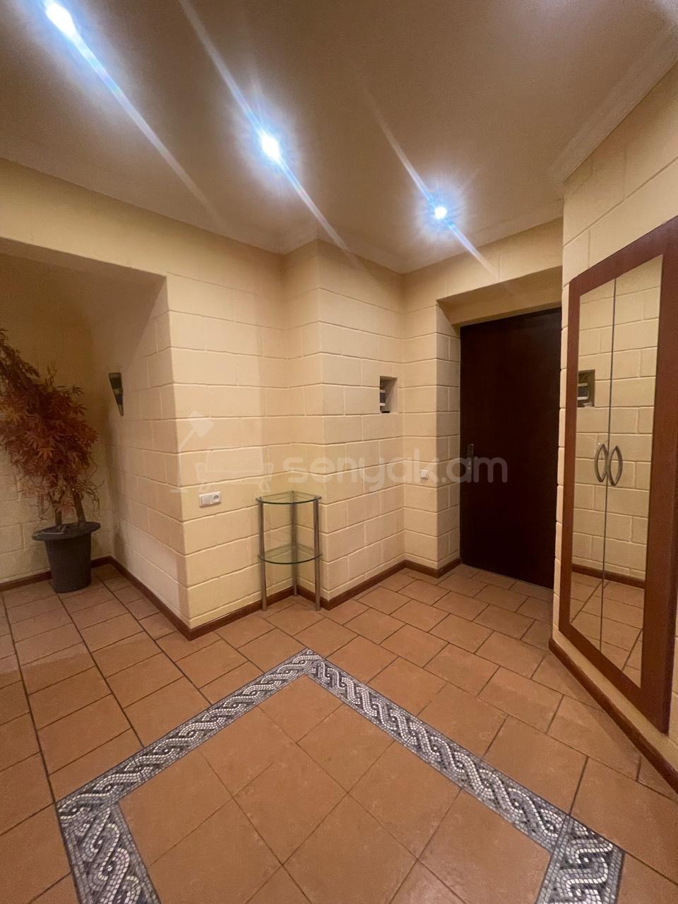 3 Սենյականոց Բնակարան, 75քմ, 1/4 հարկ, Կապիտալ Վերանորոգված