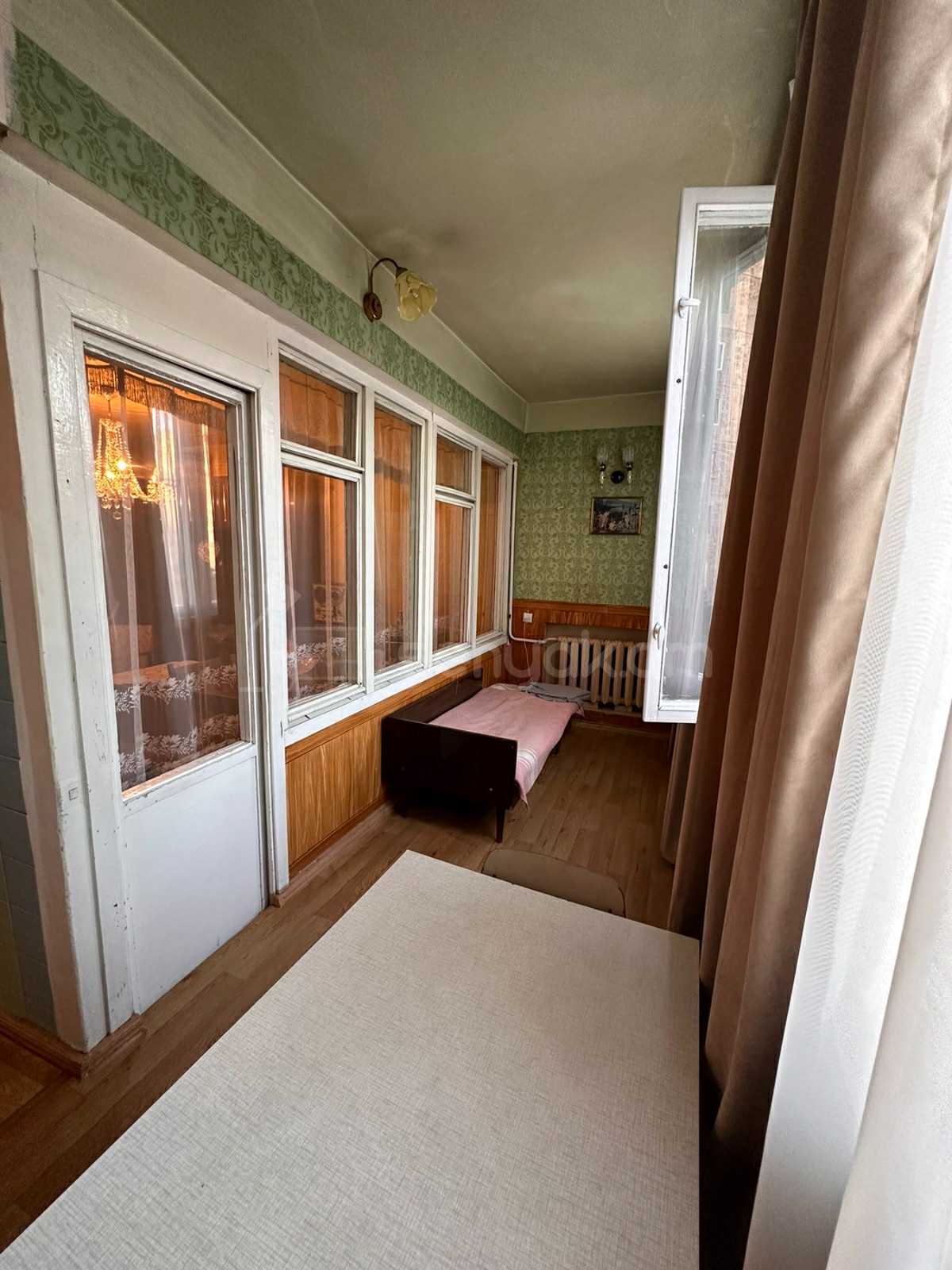 3 Սենյականոց Բնակարան Քարե Շենքում, 90քմ, 3/5 հարկ, Կապիտալ Վերանորոգված, Կահավորված