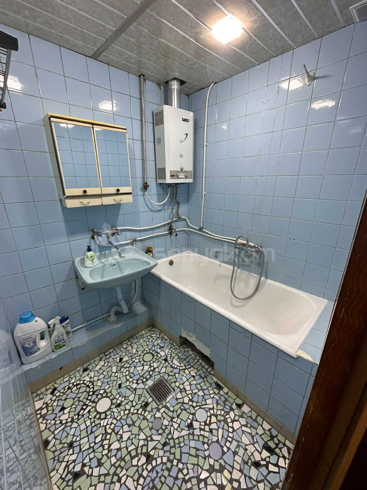 3 Սենյականոց Բնակարան Քարե Շենքում, 90քմ, 3/5 հարկ, Կապիտալ Վերանորոգված, Կահավորված