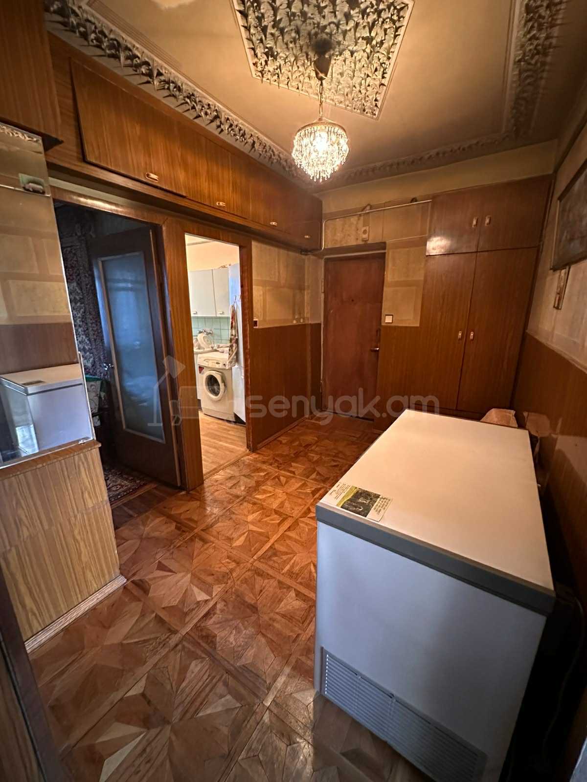 3 Սենյականոց Բնակարան Քարե Շենքում, 90քմ, 3/5 հարկ, Կապիտալ Վերանորոգված, Կահավորված