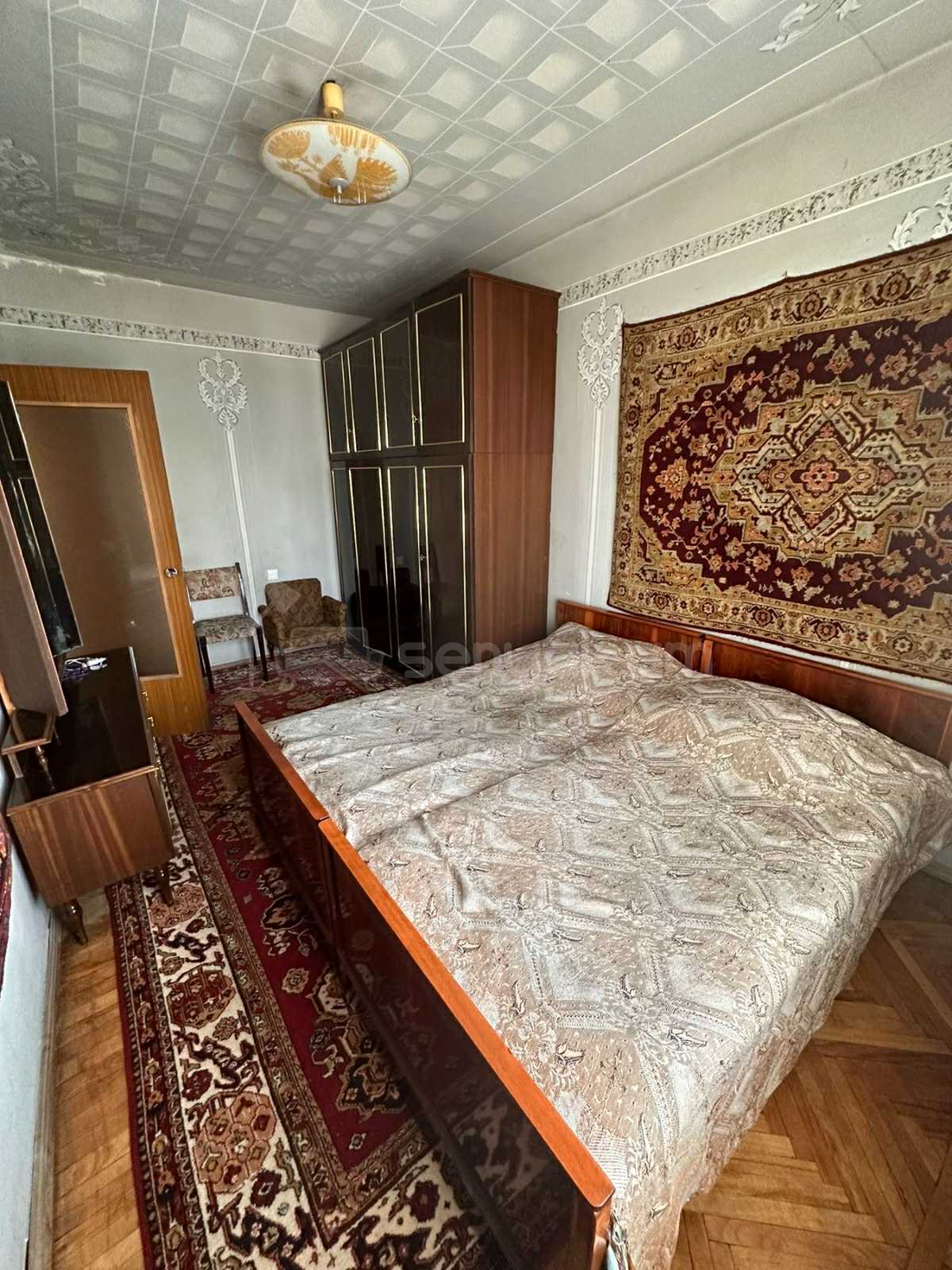 3 Սենյականոց Բնակարան Քարե Շենքում, 90քմ, 3/5 հարկ, Կապիտալ Վերանորոգված, Կահավորված