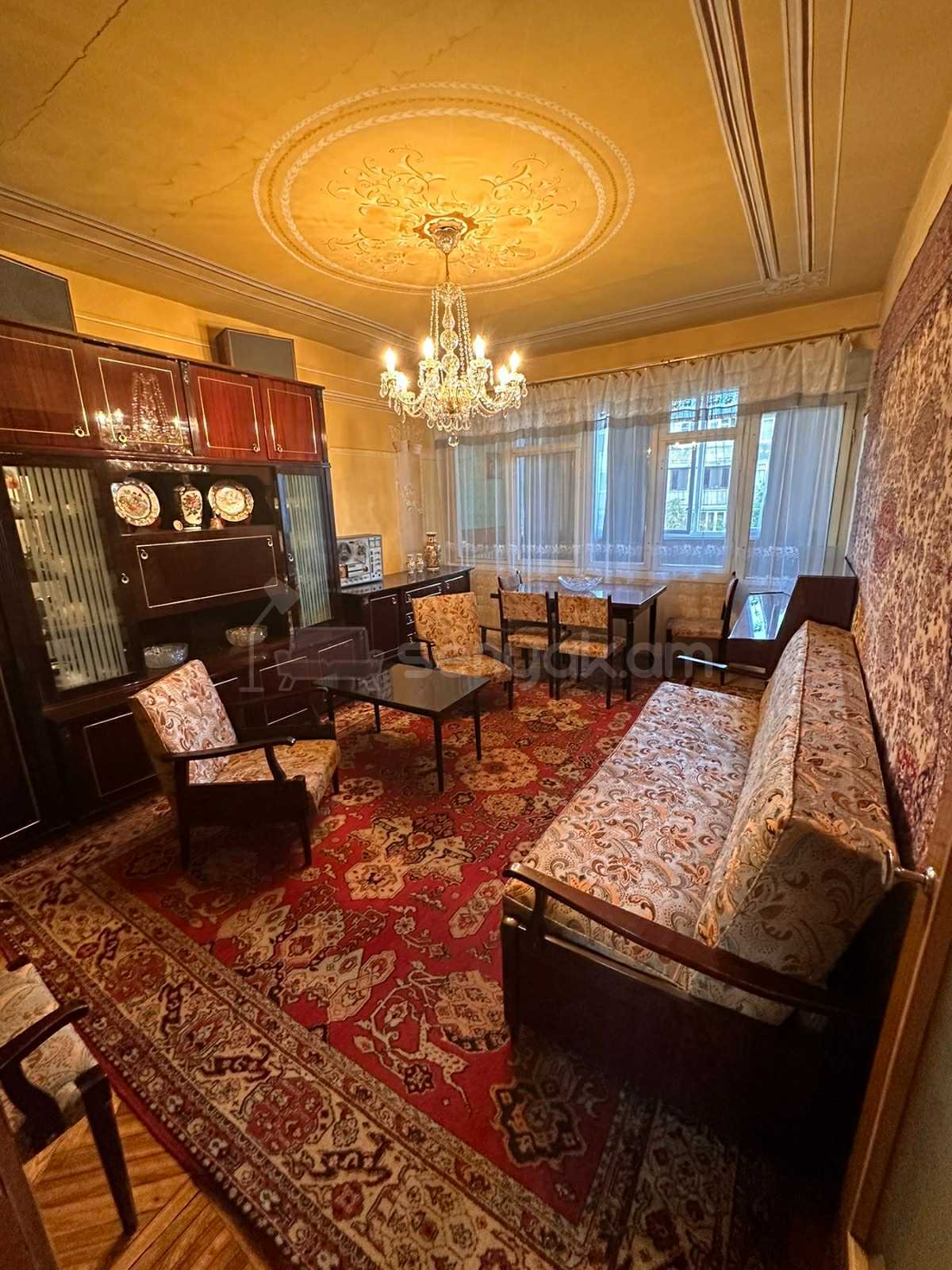 3 Սենյականոց Բնակարան Քարե Շենքում, 90քմ, 3/5 հարկ, Կապիտալ Վերանորոգված, Կահավորված