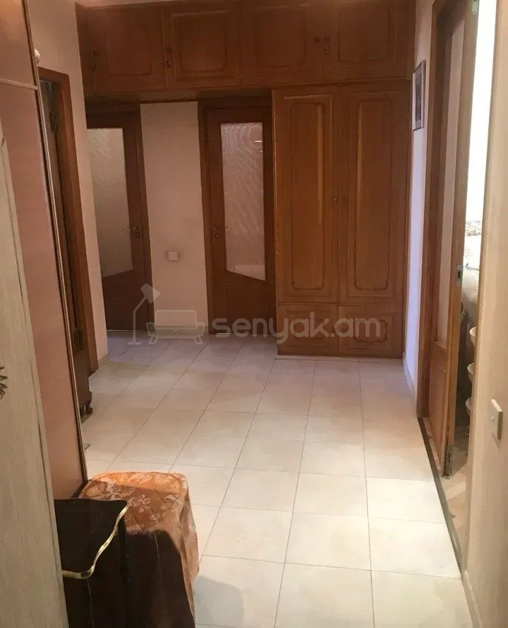 2 Սենյականոց Բնակարան Քարե Շենքում, 80քմ, 4/5 հարկ, Պետական Վիճակում