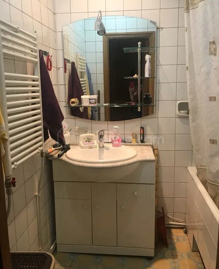 2 Սենյականոց Բնակարան Քարե Շենքում, 80քմ, 4/5 հարկ, Պետական Վիճակում