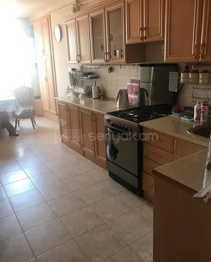 2 Սենյականոց Բնակարան Քարե Շենքում, 80քմ, 4/5 հարկ, Պետական Վիճակում