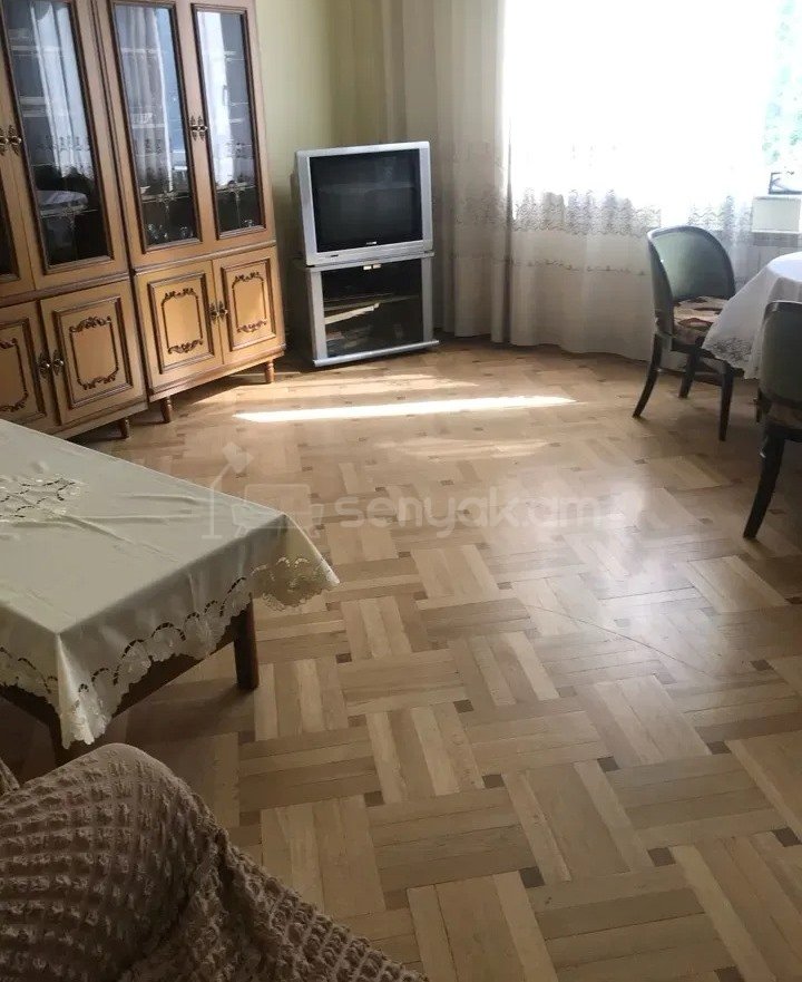 2 Սենյականոց Բնակարան Քարե Շենքում, 80քմ, 4/5 հարկ, Պետական Վիճակում