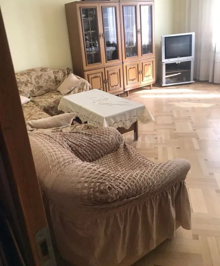 2 Սենյականոց Բնակարան Քարե Շենքում, 80քմ, 4/5 հարկ, Պետական Վիճակում