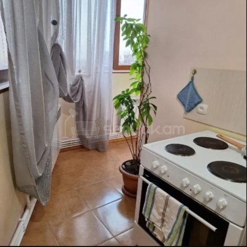 3 Սենյականոց Բնակարան, 64քմ, 2/16 հարկ, Կոսմետիկ Վերանորոգված, Մասամբ Կահավորված, Արևկող