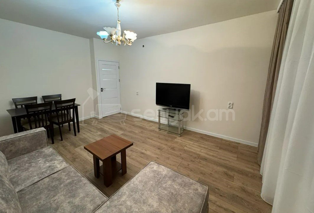 3 Սենյականոց Բնակարան Քարե Շենքում, 80քմ, 4/5 հարկ, Դիզայներական Վերանորոգված, Կահավորված