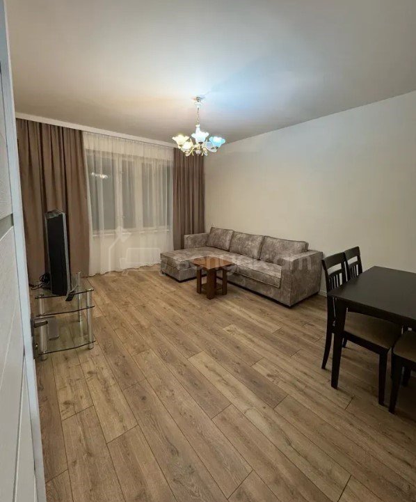 3 Սենյականոց Բնակարան Քարե Շենքում, 80քմ, 4/5 հարկ, Դիզայներական Վերանորոգված, Կահավորված