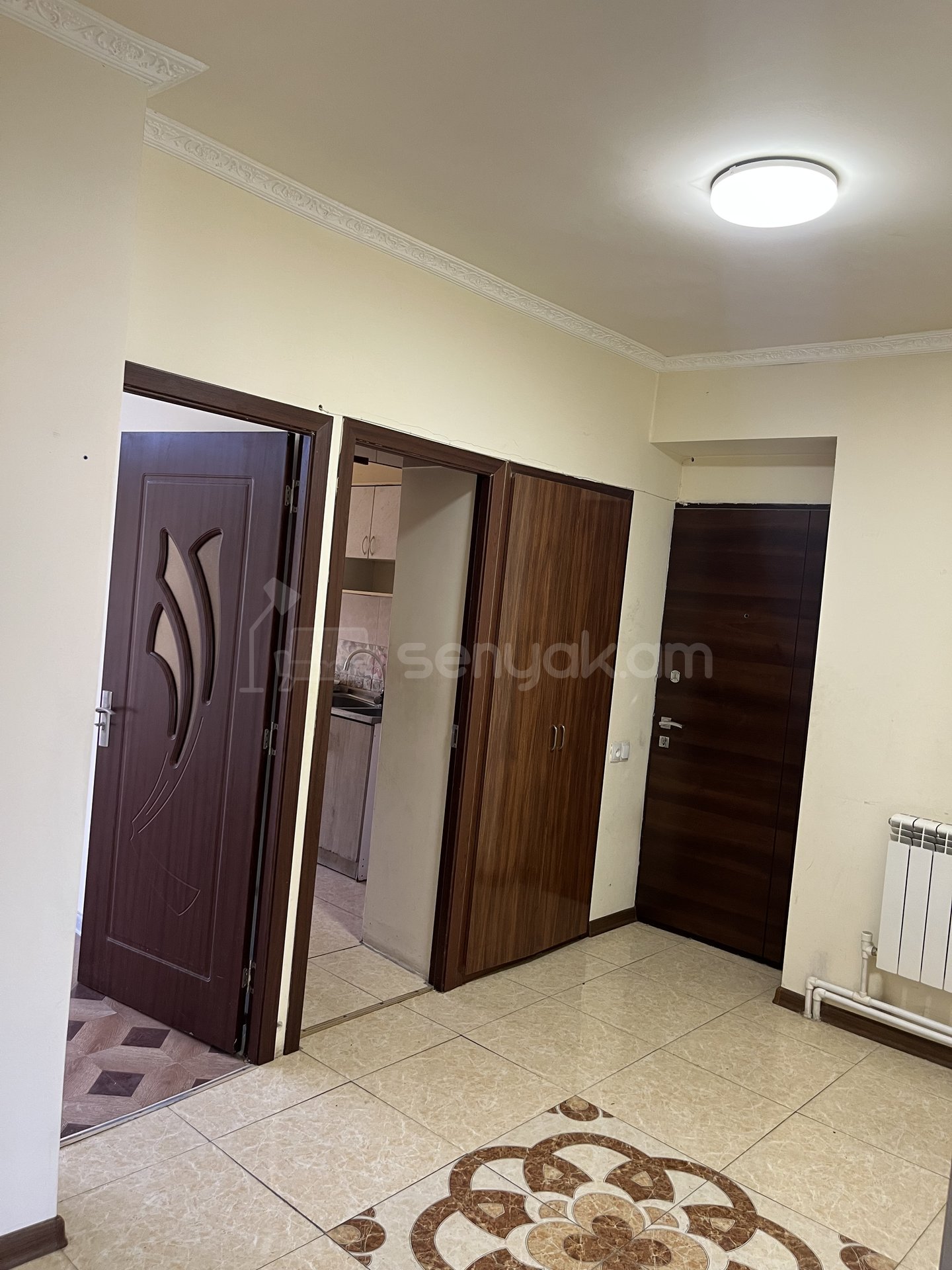 3 Սենյականոց Բնակարան Քարե Շենքում, 76քմ, 4/5 հարկ, Նորմալ Վիճակում, Մասամբ Կահավորված, Արևկող