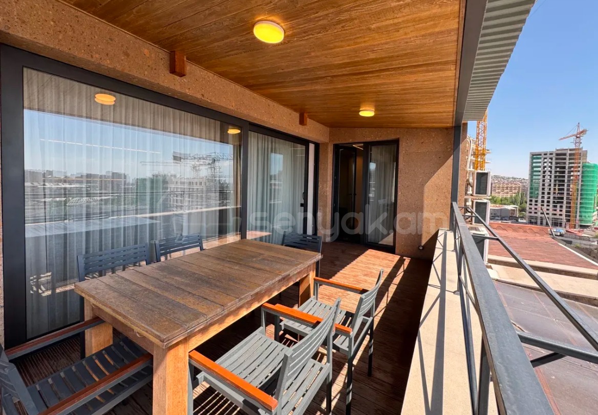 3 Սենյականոց Բնակարան Նորակառույցում, 121քմ, 8/9 հարկ, Դիզայներական Վերանորոգված, Կահավորված, Արևկող