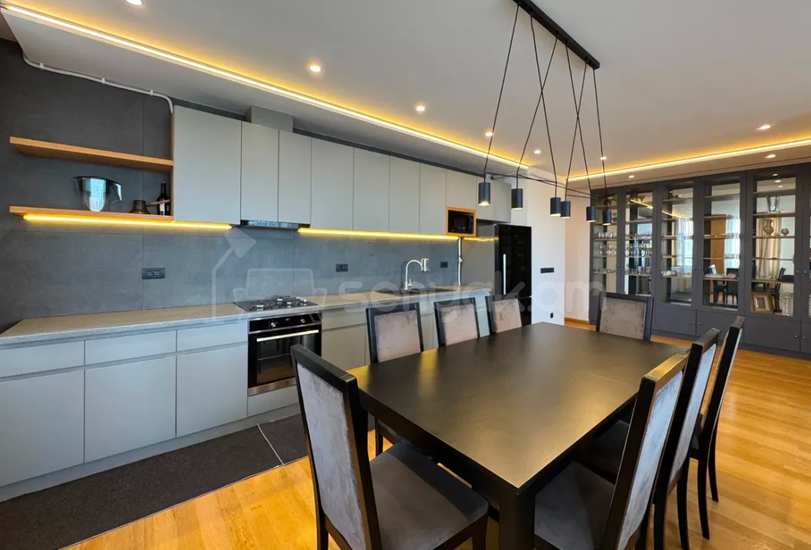 3 Սենյականոց Բնակարան Նորակառույցում, 121քմ, 8/9 հարկ, Դիզայներական Վերանորոգված, Կահավորված, Արևկող