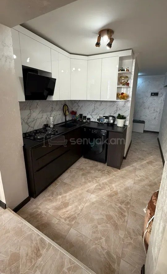 2 Սենյականոց Բնակարան Քարե Շենքում, 60քմ, 4/5 հարկ, Նորմալ Վիճակում