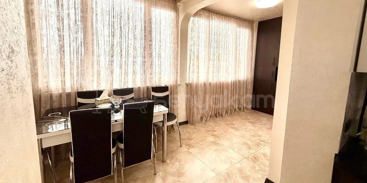 2 Սենյականոց Բնակարան Քարե Շենքում, 60քմ, 4/5 հարկ, Նորմալ Վիճակում