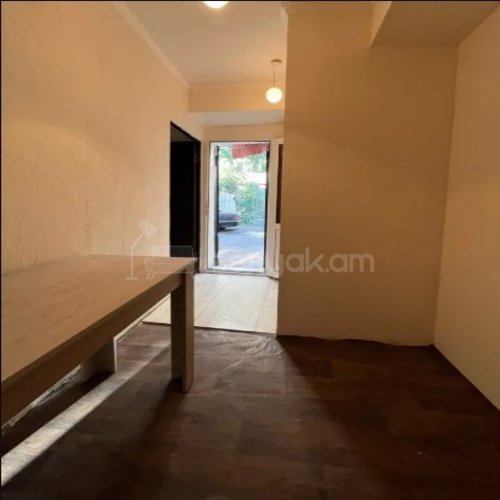 2 Սենյականոց Բնակարան Քարե Շենքում, 55քմ, 1/4 հարկ, Կոսմետիկ Վերանորոգված, Մասամբ Կահավորված, Արևկող