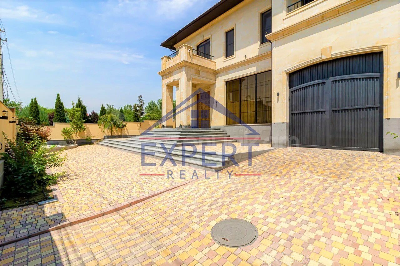 4 Սենյականոց Շքեղ Առանձնատուն, 617քմ, Լողավազանով, Ավտոտնակով