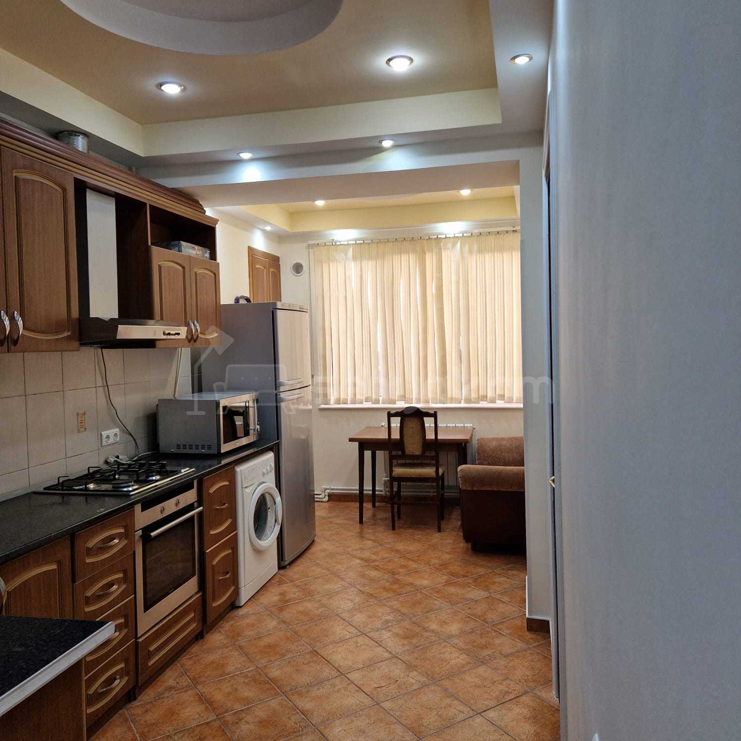 3 Սենյականոց Բնակարան Քարե Շենքում, 80քմ, 5/5 հարկ, Դիզայներական Վերանորոգված, Կահավորված