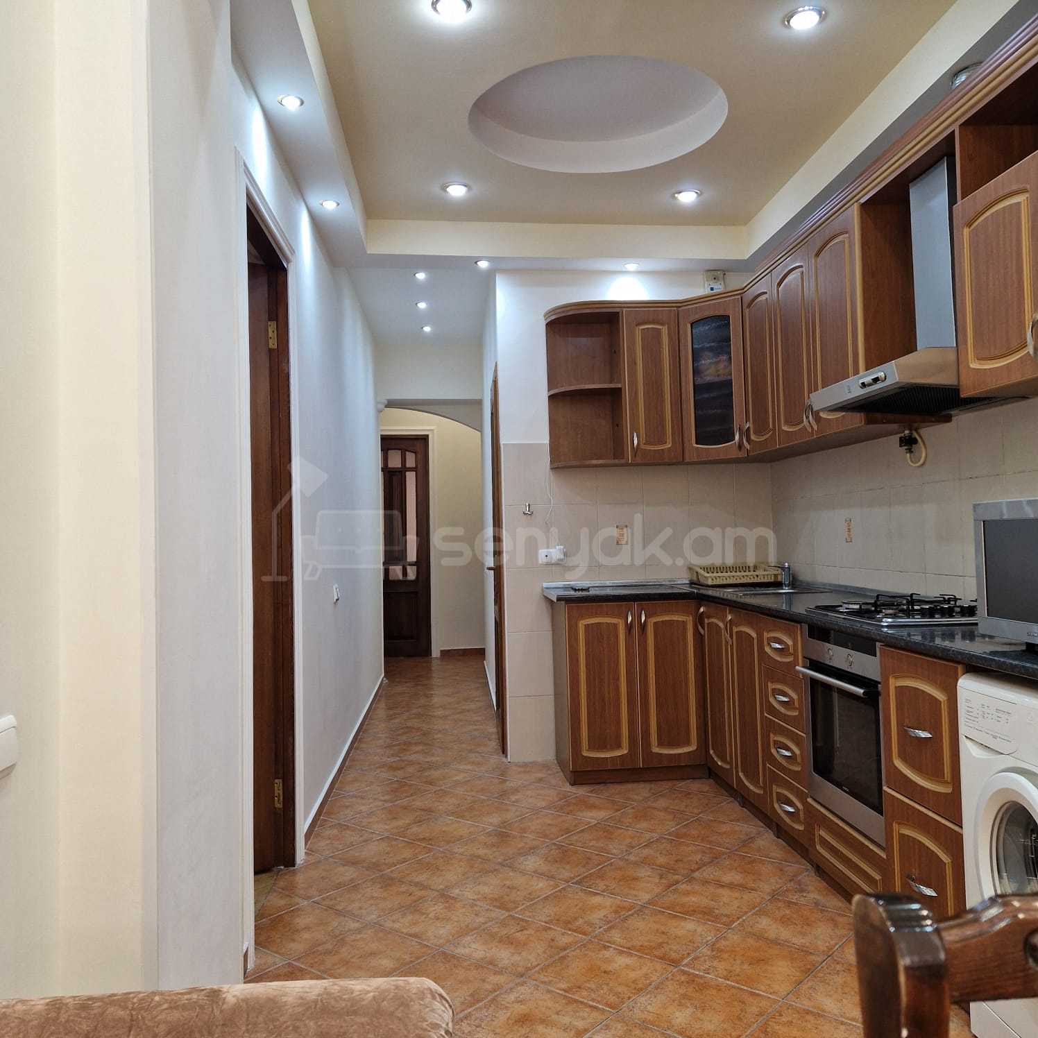 3 Սենյականոց Բնակարան Քարե Շենքում, 80քմ, 5/5 հարկ, Դիզայներական Վերանորոգված, Կահավորված