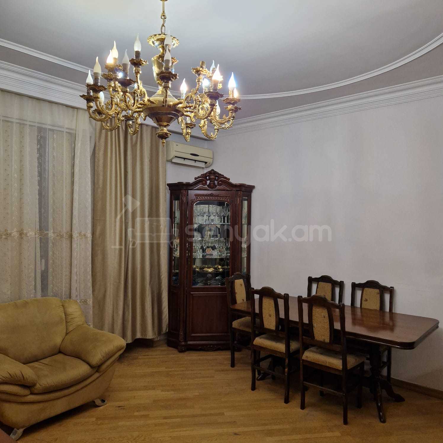 3 Սենյականոց Բնակարան Քարե Շենքում, 80քմ, 5/5 հարկ, Դիզայներական Վերանորոգված, Կահավորված