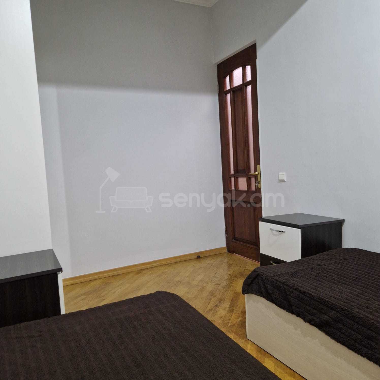 3 Սենյականոց Բնակարան Քարե Շենքում, 80քմ, 5/5 հարկ, Դիզայներական Վերանորոգված, Կահավորված